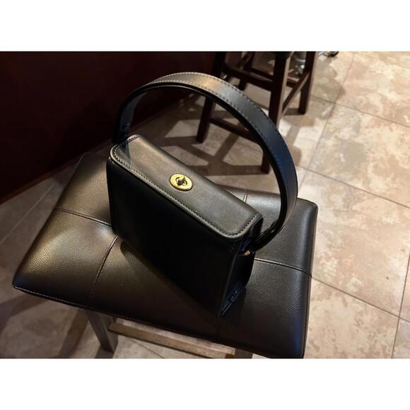 COACH REMAKE NO. 137 3 WAYS HAND SHOULDER GEOMETRIC TOP TURNLOCK BAG GOLD BLACK - Picture 2 of 9